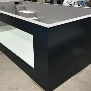 Piscina de polipropileno de 6.5m x 2.5m con una ventana de 4m